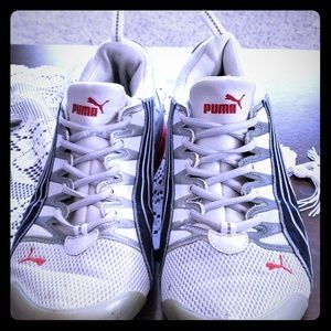 Pumas size 10.5